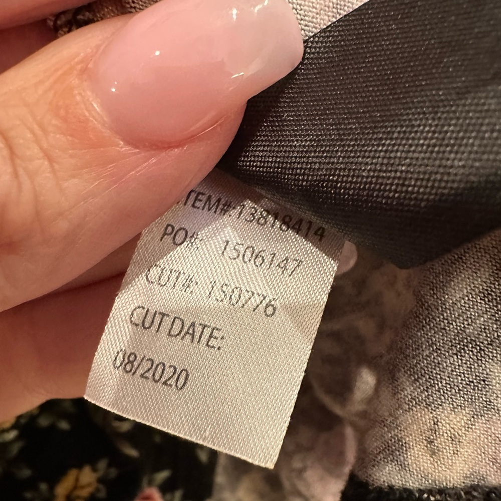 Torrid Super Soft Surplice Puff Sleeve Top Roses Floral Jersey Plus Size 2X - Picture 11 of 13